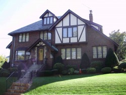 26 Kenilworth St, Newton, MA 02458-2706