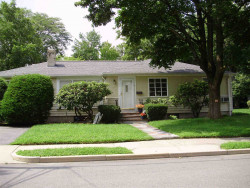 129 Selwyn Rd, Newton, MA 02461-2142