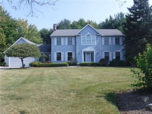 6299 Azalea Cir, Cleveland, OH 44139-3034