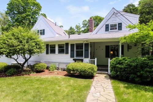 732 Main St, Dennis MA  02638-2018 exterior