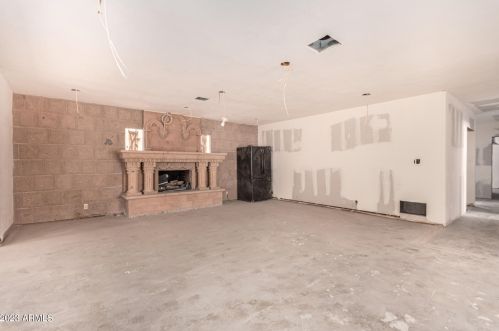 1332 Edgemont Ave, Phoenix AZ 85035-2212 exterior