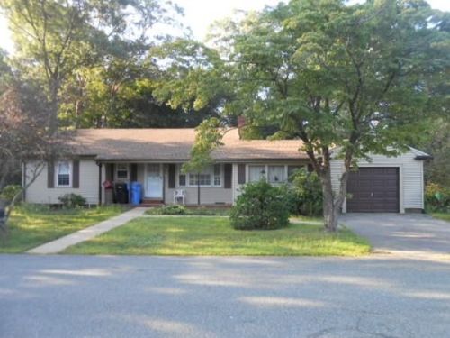 21 Westwood Dr, Whitman MA  02382-1045 exterior