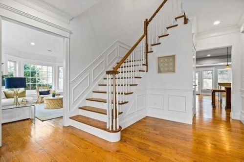 44 Canterbury St, Hingham MA 02043-1453 exterior