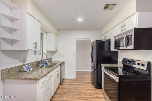 2248 Chipman Rd, Phoenix AZ 85040-2472 exterior