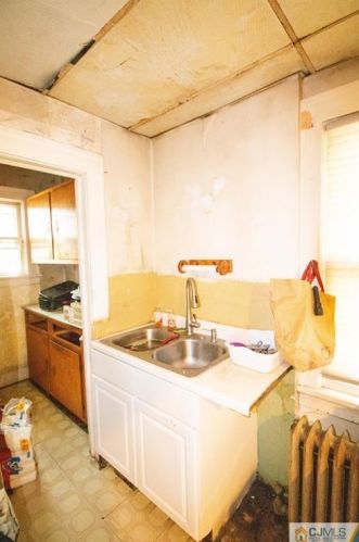 17 Grant Ave, Carteret NJ 07008-3105 exterior