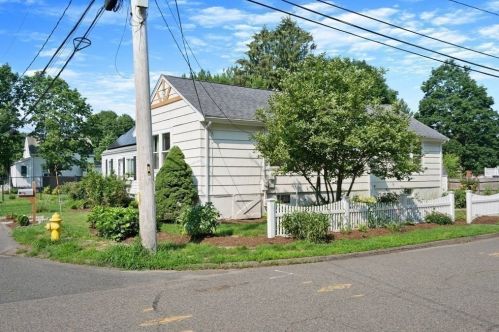 76 Chester Ave, Dedham MA  02026-6514 exterior