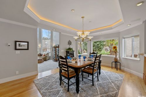 35 Lone Holw Dr, Sandy UT 84092-5530 exterior