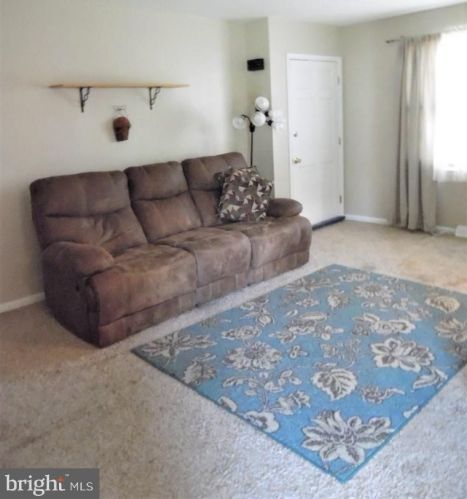 8 Parkview Cir, West Deptford NJ exterior