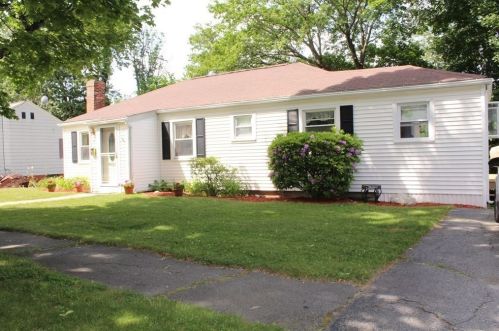 15 Sherwood Rd, Worcester, MA 01602-2551