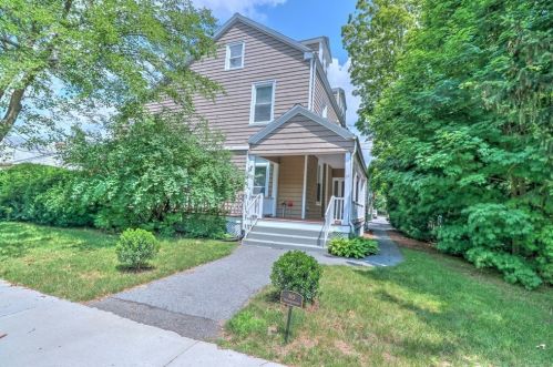 37 Walnut Pl, Newton MA 02460-1819 exterior