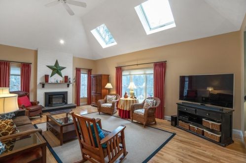 1 Belmont Ln, North Reading MA 01864-2329 exterior