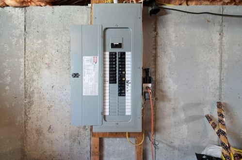 6 Mountain Ash Rd, East Bridgewater MA 02333-1585 exterior