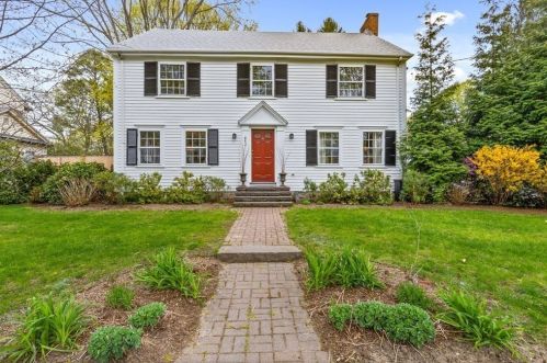 842 Chestnut St, Newton, MA 02468-2318