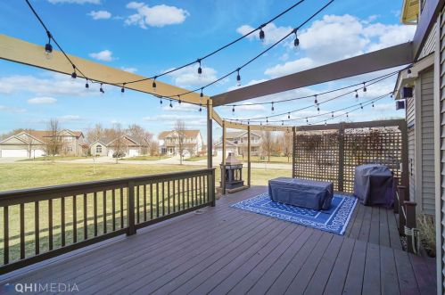 7 Shakespeare Dr, Valpo IN 46383-4129 exterior