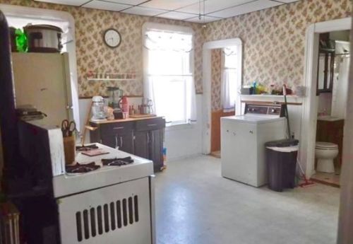 68 Windsor St, Worcester MA 01605-2141 exterior