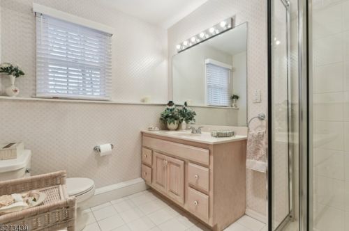 47 Ronald Dr, East Hanover NJ  07936-1420 exterior