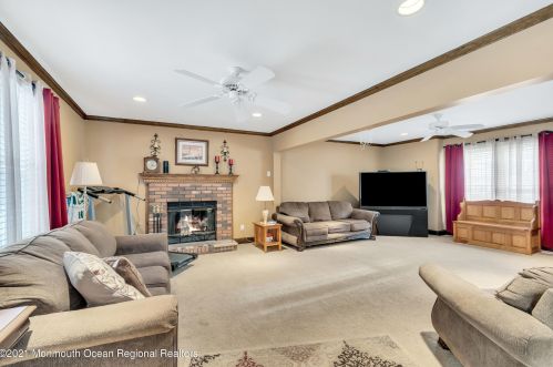 8 Red Cedar Ct, Jackson Twp NJ 08527-1351 exterior