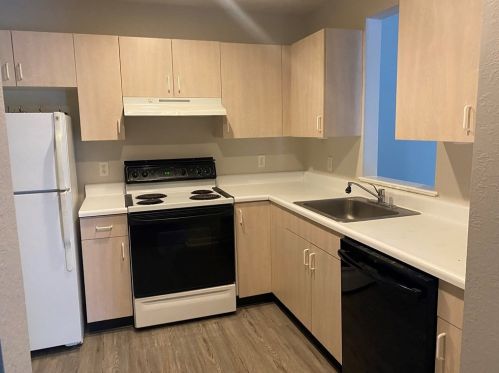 4 Marc Dr, Plymouth, MA 02360-6140