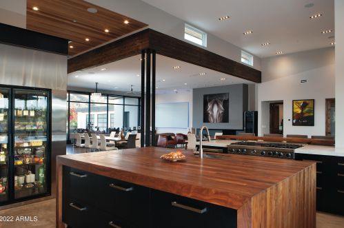 4621 Camelback Rd, Phoenix AZ 85033-1534 exterior