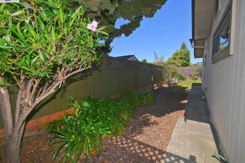14297 Tiburon Rd, San Leandro CA 94577-6536 exterior