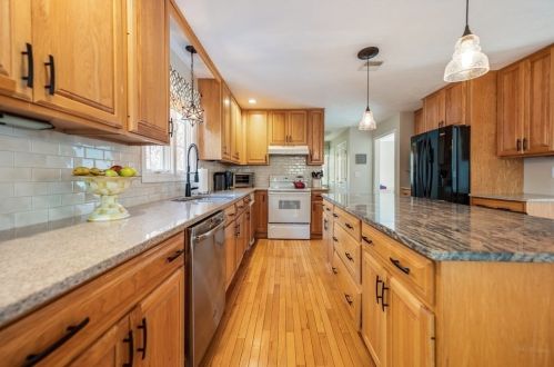 1 Eric Rd, Norfolk MA 02056-1914 exterior