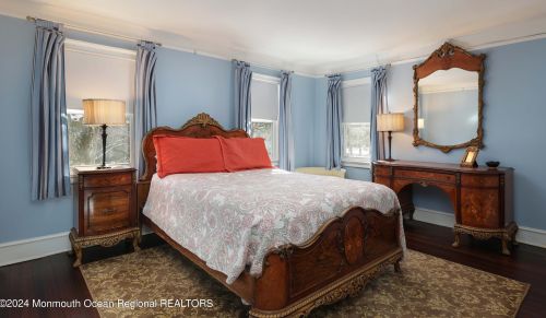 215 Silverside Ave, Little Silver NJ 07739-1713 exterior