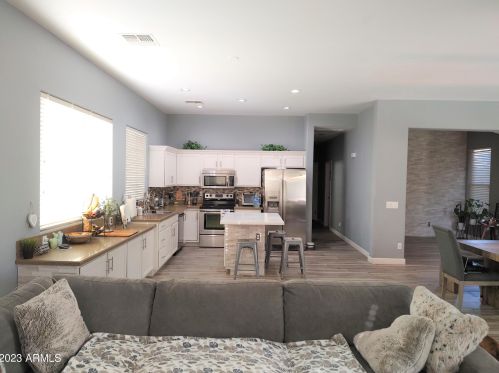 35826 33rd Ln, Phoenix AZ  85086-4201 exterior