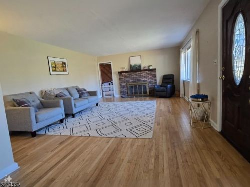 247 River Rd, East Hanover NJ  07936-3707 exterior