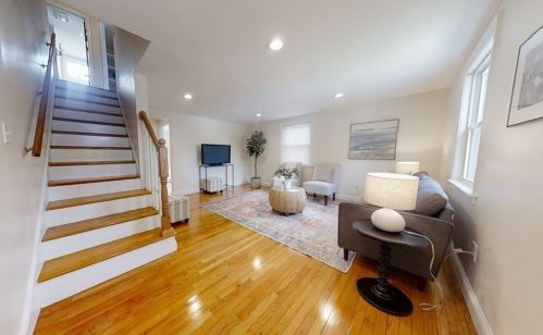 350 California St, Newton, MA 02458-1054