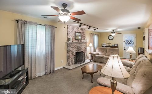 335 May Ave, West Deptford NJ 08096-1166 exterior