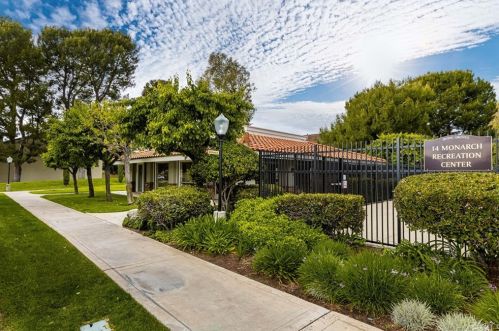 6 Palamedes, Irvine CA 92604-1930 exterior