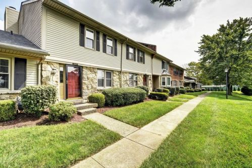 10605 Sycamore Grn, Louisville KY  40223-2945 exterior