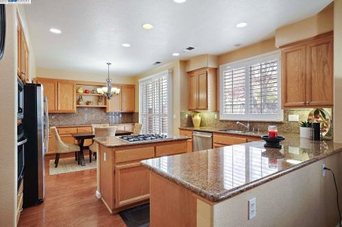 2349 Pacifica Ct, San Leandro CA 94577 exterior