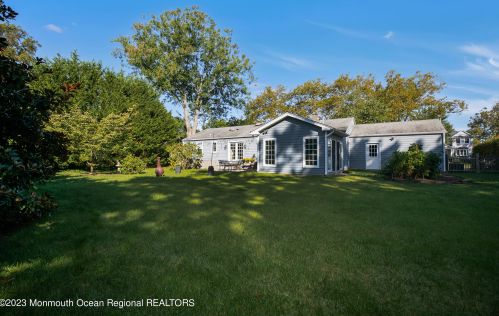 208 Winding Way, Little Silver NJ 07739-1763 exterior