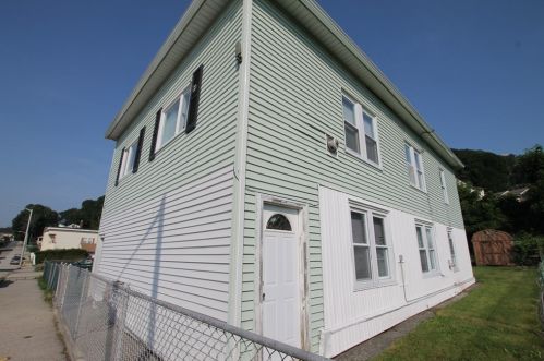 71 Chilmark St, Worcester, MA 01604-2833