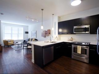 129 Blossom St, Chelsea MA  02150-0019 exterior