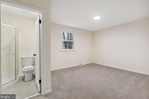 1050 Bennett Dr, West Deptford NJ exterior