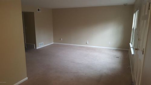 1960 Goldsmith Ln, Louisville, KY 40218-2052