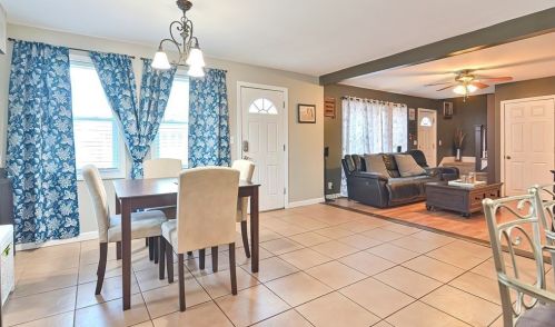 42 Raymond St, Fall River MA 02723-2823 exterior