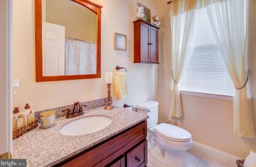 19 Ambrose Dr, Columbus NJ  08022-2305 exterior