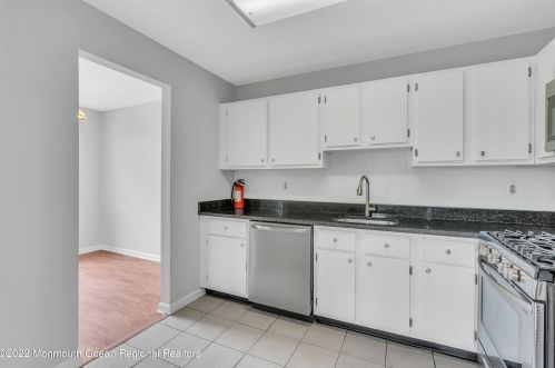 1007 Violet Ln, Jackson Twp NJ 08527-4156 exterior