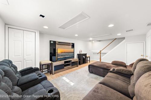 450 Branch Ave, Little Silver NJ  07739-1111 exterior