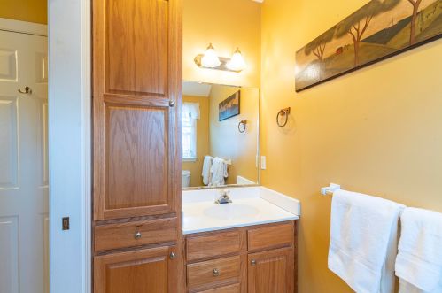 407 Old Harbor Rd, Chatham MA 02633-2375 exterior