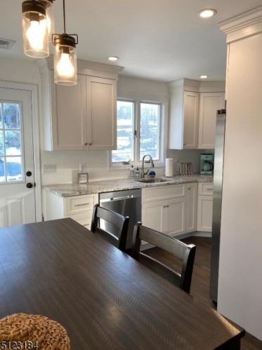 12 Bellot Rd, Skyline Lakes NJ  07456-2800 exterior