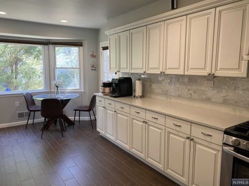 2 Wright Pl, Cresskill NJ  07626-1032 exterior