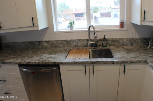 2620 Captain Dreyfus Ave, Phoenix AZ 85032-6706 exterior