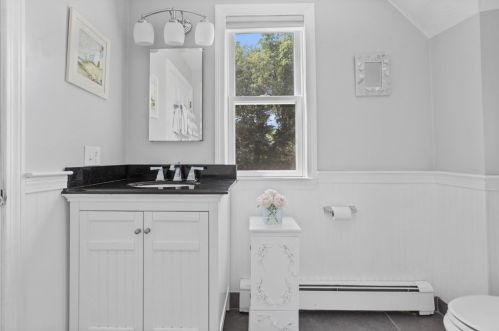 4 Pinegrove Rd, Hingham MA 02043-3923 exterior