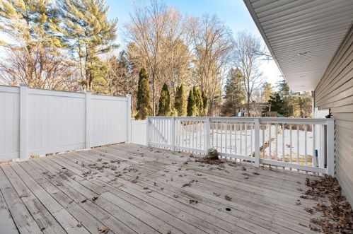 24 Harvey Ln, Whitman MA 02382-1948 exterior