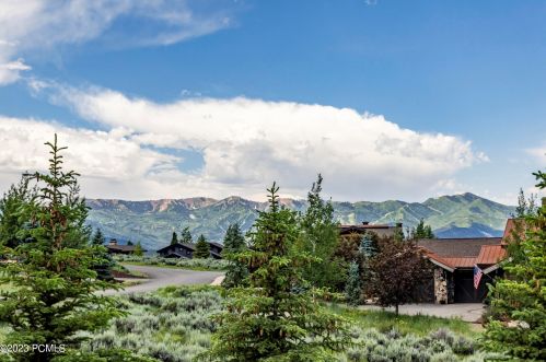 2366 Westview Trl, Park City UT 84098-6342 exterior