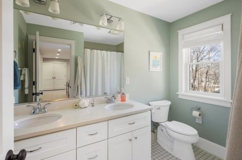 14 Otis Hl Rd, Hingham MA 02043-4510 exterior